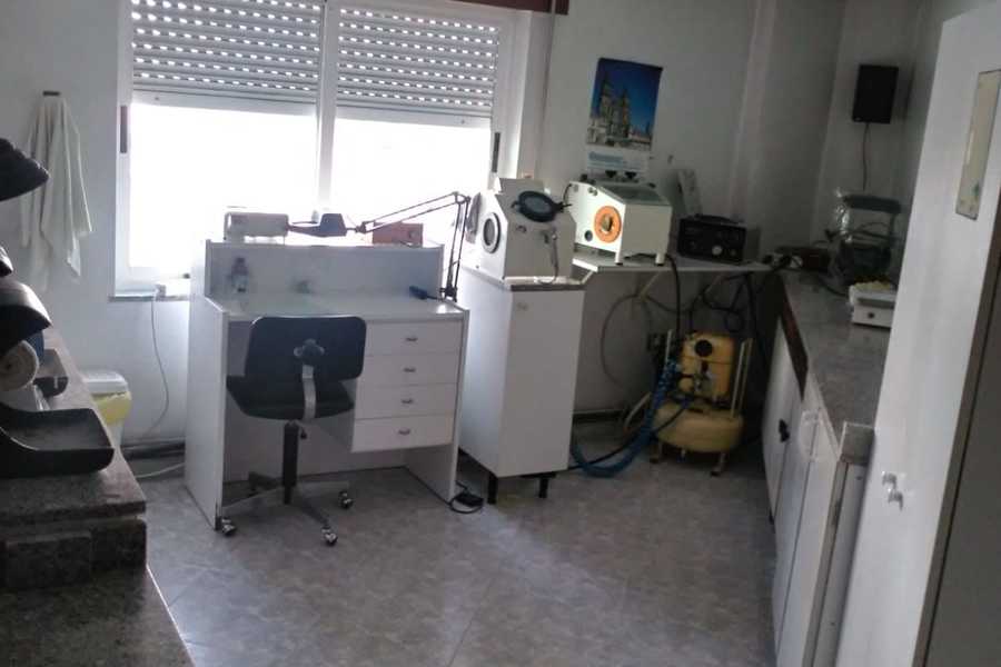 Laboratorio Dental Carlos Carnero Pose